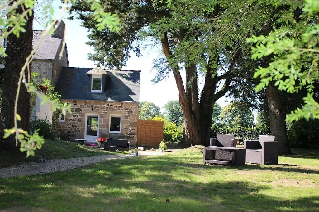 Holiday home Ty Daou - Gites Du Vieux Tilleul Treglamus