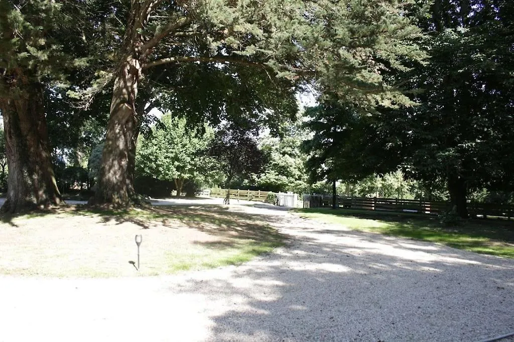 Holiday home Ty Daou - Gites Du Vieux Tilleul Treglamus